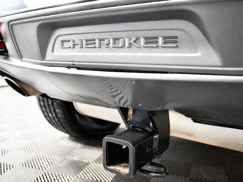 Used 2017 Jeep Cherokee Trailhawk w/ Comfort/Convenience Group image 19