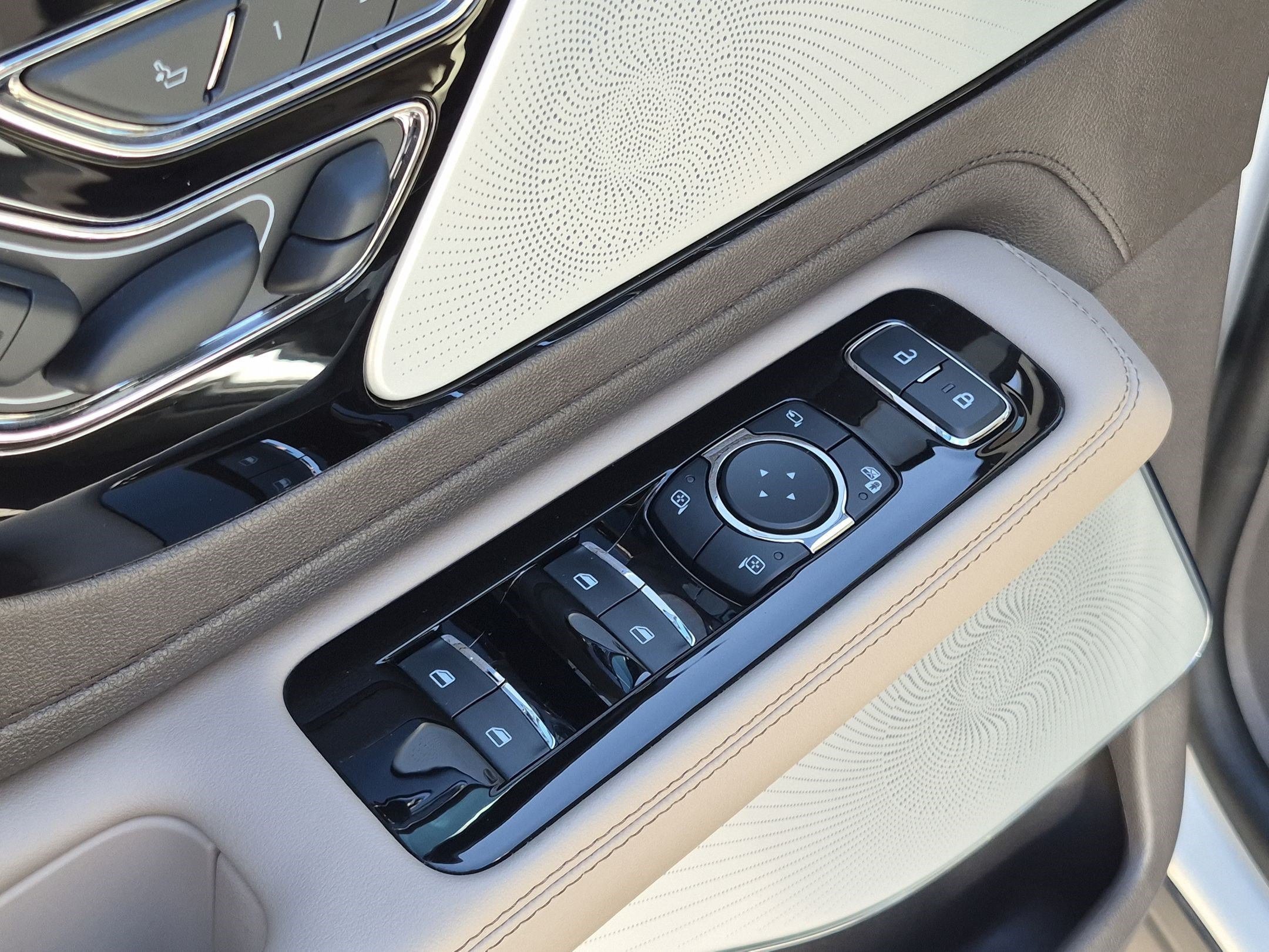 Used 2024 Lincoln Aviator Reserve w/ Equipment Group 201A AWD/4WD image 14