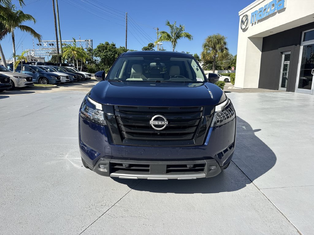 Used 2022 Nissan Pathfinder SL w/ SL Black Package AWD/4WD image 8