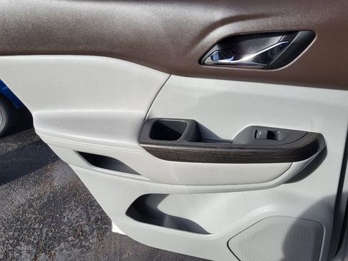 Used 2017 GMC Acadia SLT image 19