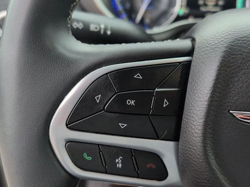 Used 2023 Chrysler Pacifica Touring-L FWD image 22