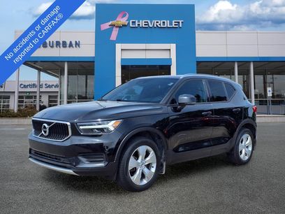 Used 2022 Volvo XC40 T5 Momentum