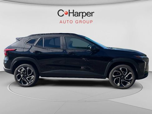 Used 2024 Chevrolet Trax RS w/ Sunroof Package FWD image 2