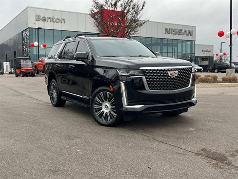 Used 2022 Cadillac Escalade Premium Luxury image 3