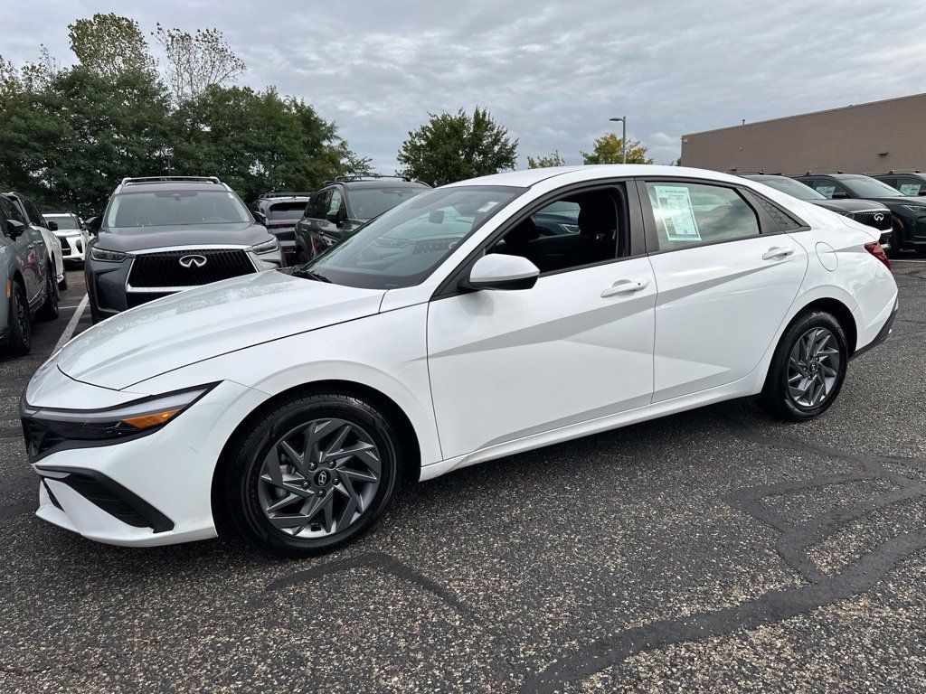 Used 2024 Hyundai Elantra SEL FWD image 8