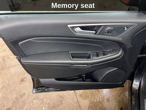 Used 2024 Ford Edge Titanium image 13