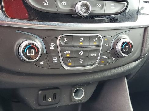Used 2023 Chevrolet Traverse LT AWD/4WD image 26