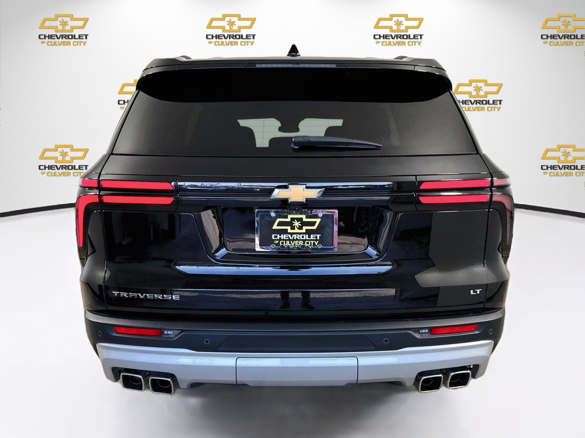 Used 2024 Chevrolet Traverse LT w/ Trailering Package FWD image 7