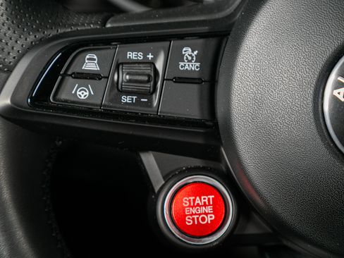 Used 2022 Alfa Romeo Giulia Veloce image 43