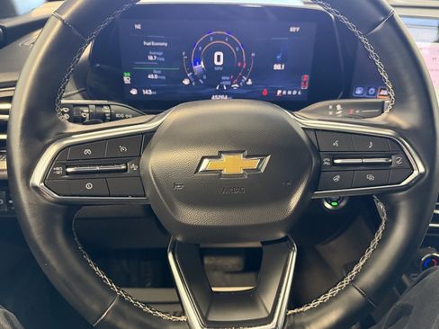 Used 2025 Chevrolet Traverse LT image 20