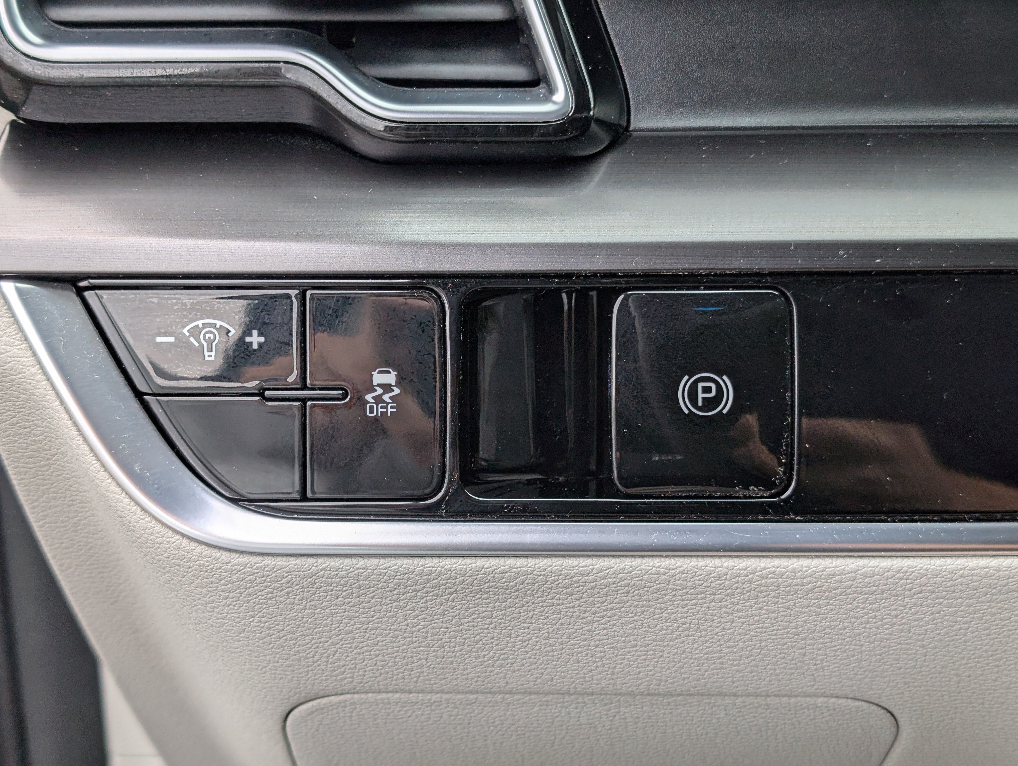 Used 2025 Kia Sportage EX FWD image 25