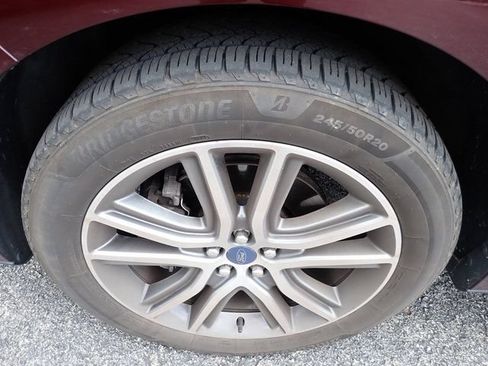 Used 2019 Ford Edge Titanium w/ Equipment Group 301A AWD/4WD image 10
