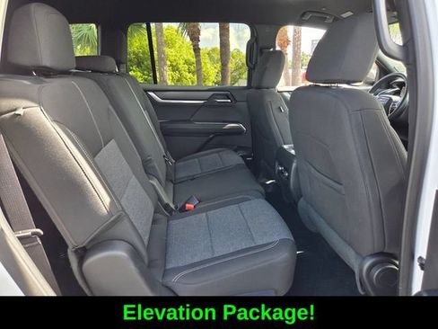 Used 2025 GMC Acadia Elevation FWD image 17