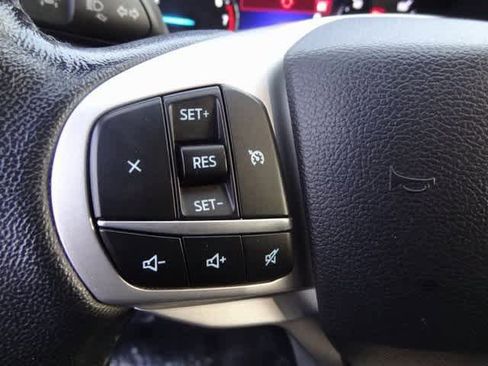 Used 2022 Ford Explorer XLT image 19