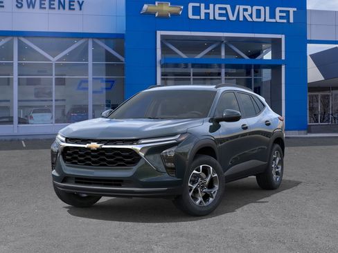 New 2026 Chevrolet Trax LT w/ Sunroof Package FWD image 6