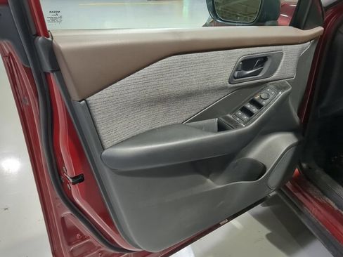 Used 2023 Nissan Rogue S AWD/4WD image 15