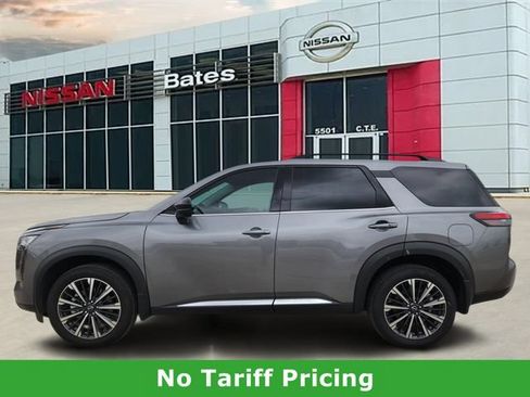 Certified 2026 Nissan Pathfinder Platinum FWD image 3