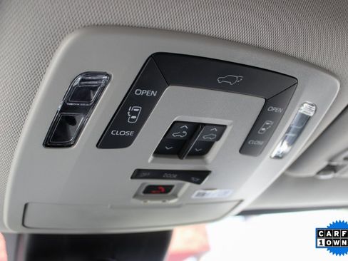 Used 2023 Toyota Sienna XLE image 23