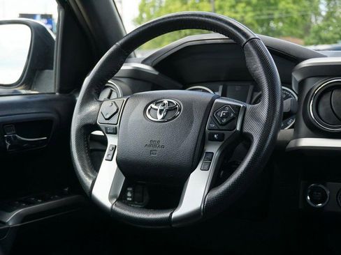 Used 2021 Toyota Tacoma Limited AWD/4WD image 36