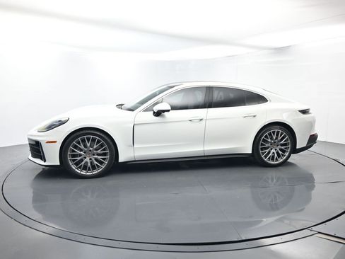 Certified 2025 Porsche Panamera image 2