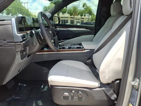 Used 2026 Cadillac Escalade ESV Platinum Sport w/ LPO, ONYX Package AWD/4WD image 22