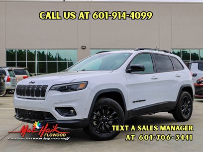 Used 2023 Jeep Cherokee Altitude Lux