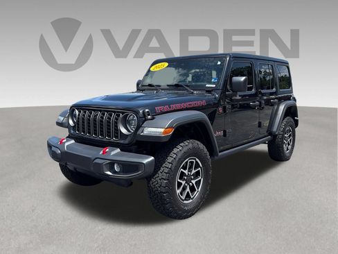 Used 2025 Jeep Wrangler Unlimited Rubicon w/ Convenience Group AWD/4WD image 1