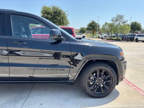 Used 2022 Jeep Grand Cherokee Laredo X RWD image 19
