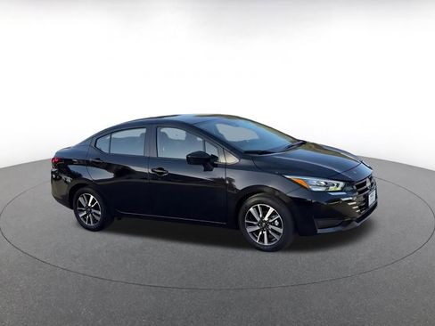 Used 2025 Nissan Versa SV image 2