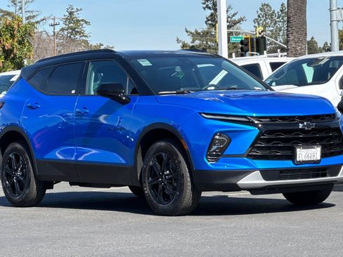 Used 2026 Chevrolet Blazer LT w/ Convenience Package FWD image 2