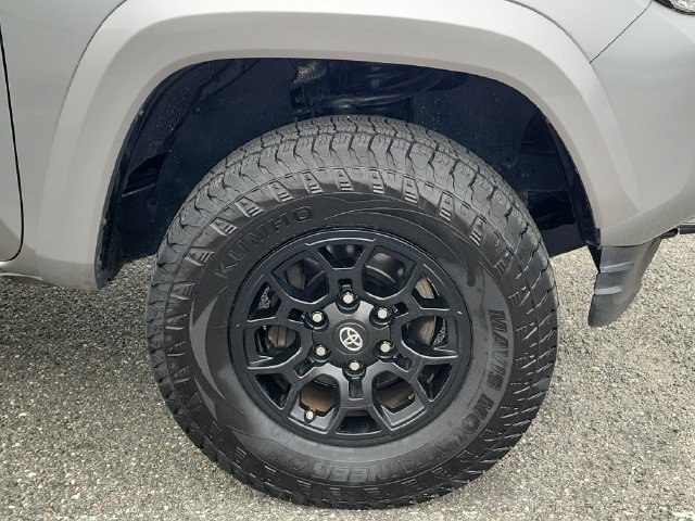 Used 2020 Toyota Tacoma SR5 RWD image 6