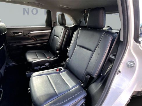 Used 2017 Toyota Highlander XLE image 21