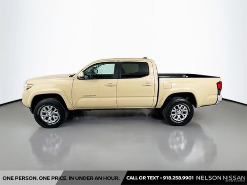 Used 2019 Toyota Tacoma SR5 AWD/4WD image 8