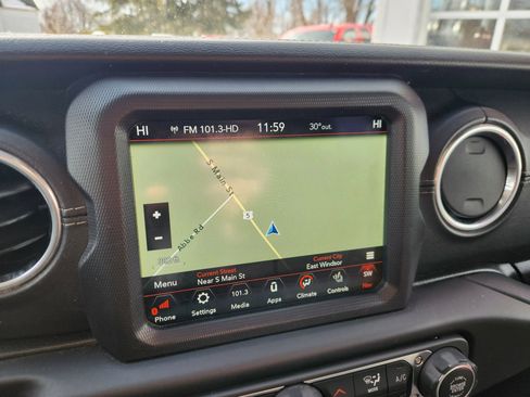 Used 2018 Jeep Wrangler Unlimited Sahara image 29