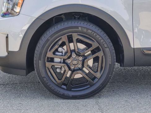Certified 2025 Kia Telluride EX X-Line AWD/4WD image 10