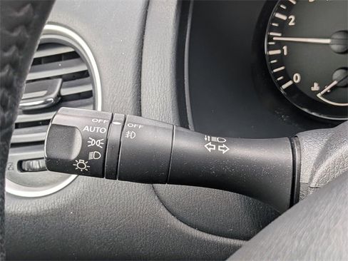 Used 2020 Nissan Pathfinder SV image 26