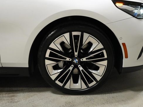 Used 2025 BMW 530i xDrive w/ Premium Package AWD/4WD image 39