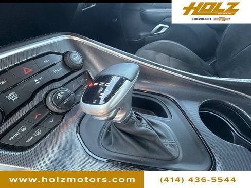 Used 2016 Dodge Challenger R/T Scat Pack w/ Leather Interior Group RWD image 17