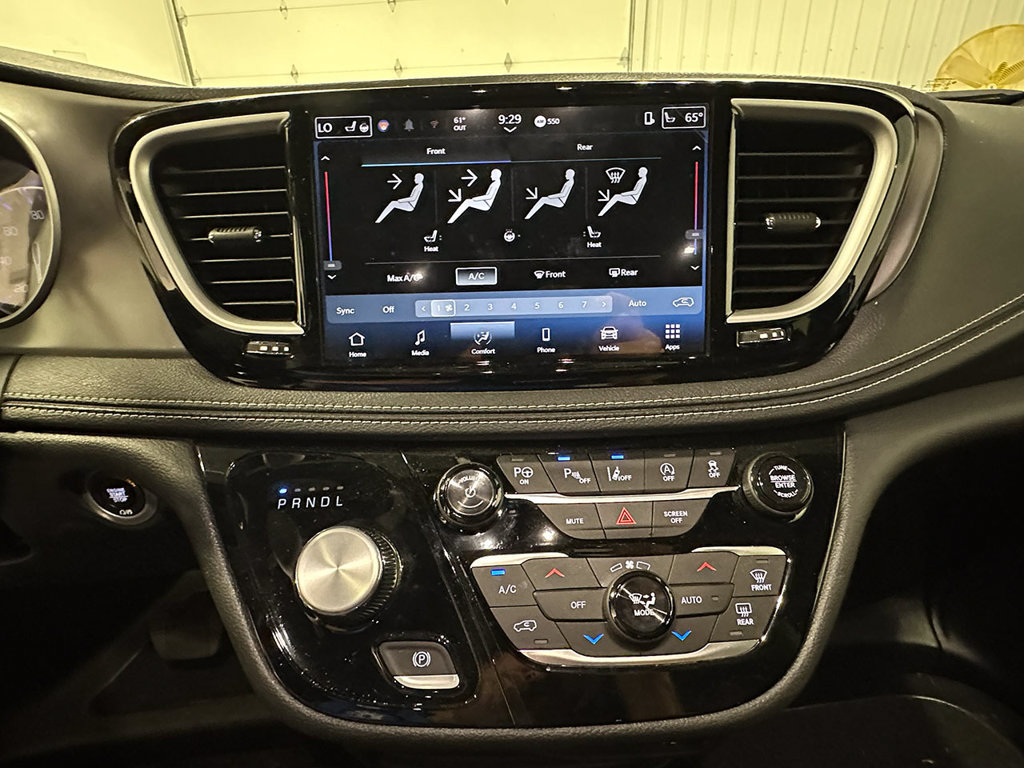 Used 2025 Chrysler Pacifica Select FWD image 30