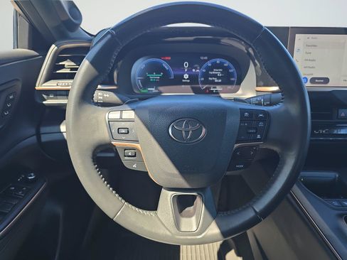 Used 2023 Toyota Crown Platinum AWD/4WD image 10