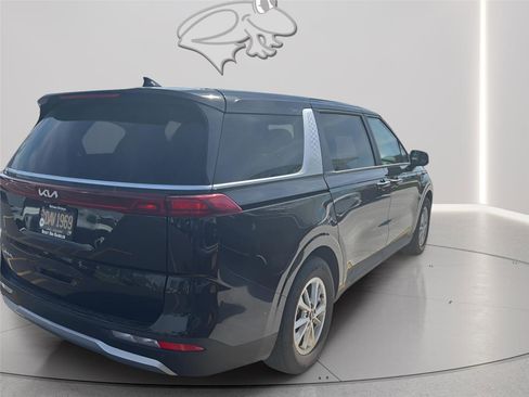 Used 2024 Kia Carnival LX image 11