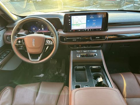 Certified 2025 Lincoln Aviator Reserve w/ Equipment Group 201A image 28