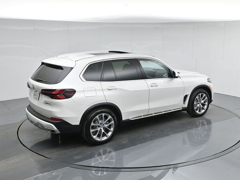 Used 2025 BMW X5 xDrive50e image 44