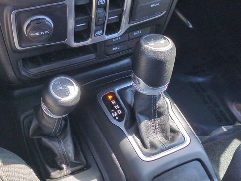 Used 2024 Jeep Wrangler Unlimited AWD/4WD image 25