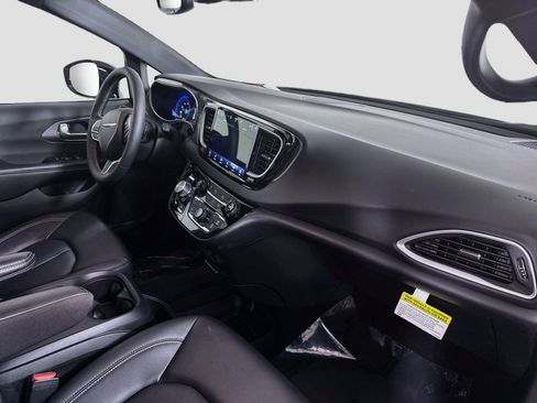 Used 2026 Chrysler Pacifica Select FWD image 28