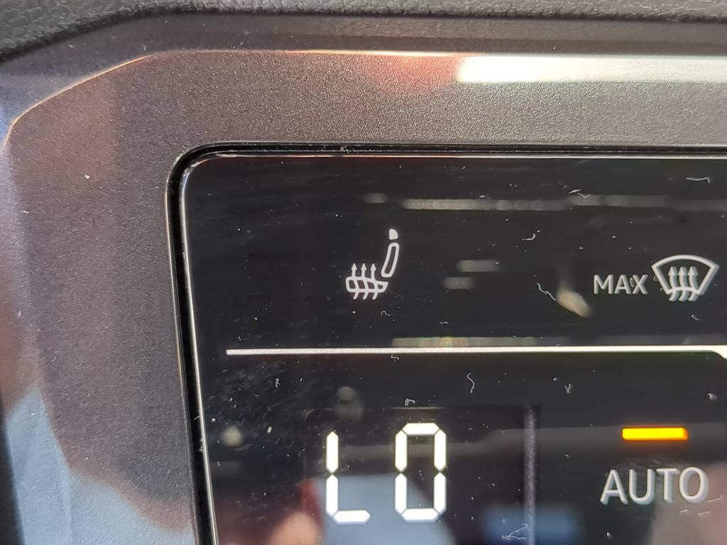 Certified 2023 Volkswagen Tiguan SE FWD image 24