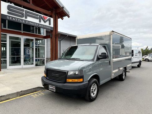 Used 2019 GMC Savana 3500 w/ Driver Convenience Package RWD image 2