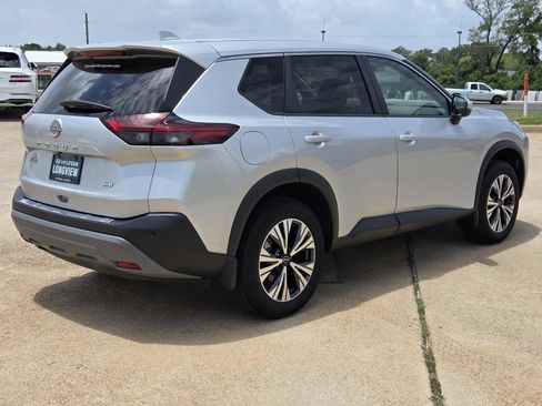 Used 2022 Nissan Rogue SV FWD image 6