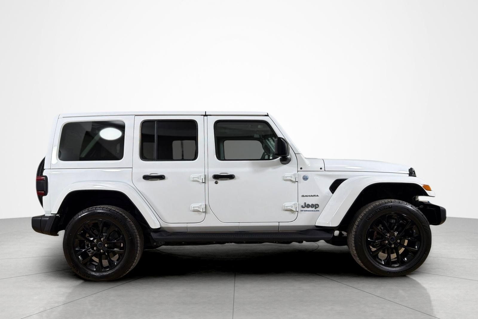 Used 2024 Jeep Wrangler Unlimited Sahara w/ Technology Group AWD/4WD image 6