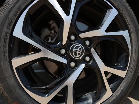 Used 2019 Toyota C-HR Limited FWD image 9